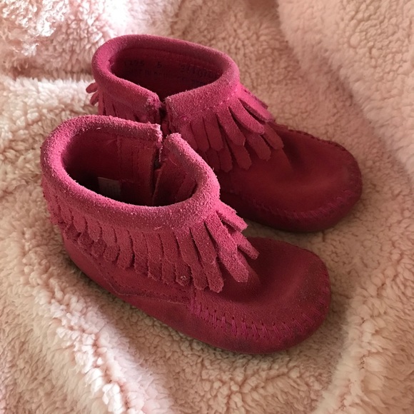 Minnetonka Other - Toddler fringe Minnetonka booties